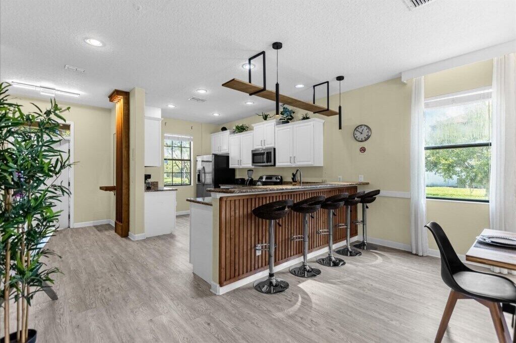 5 Bedrooms / 4.5 Bathrooms / Champions Gate (1416 WW)