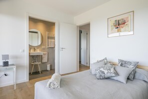5 bedrooms, desk, iron/ironing board, internet - DESMAIS design house and breathtaking views (Cabrils)