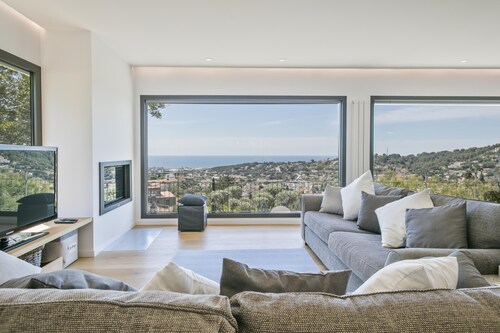 DESMAIS design house and breathtaking views