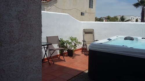 Sleeps 15: Beautiful 3,300 sqft, 2 Story Beach Home w/NEW 9 ppl /72 jet HOT TUB!