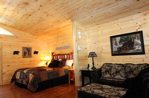 1 bedroom, free WiFi, bed sheets - Gatlinburg Cabin, Free Tickets, Secluded Mtn Views, Hot Tub, Heart Tub, Internet (Gatlinburg)