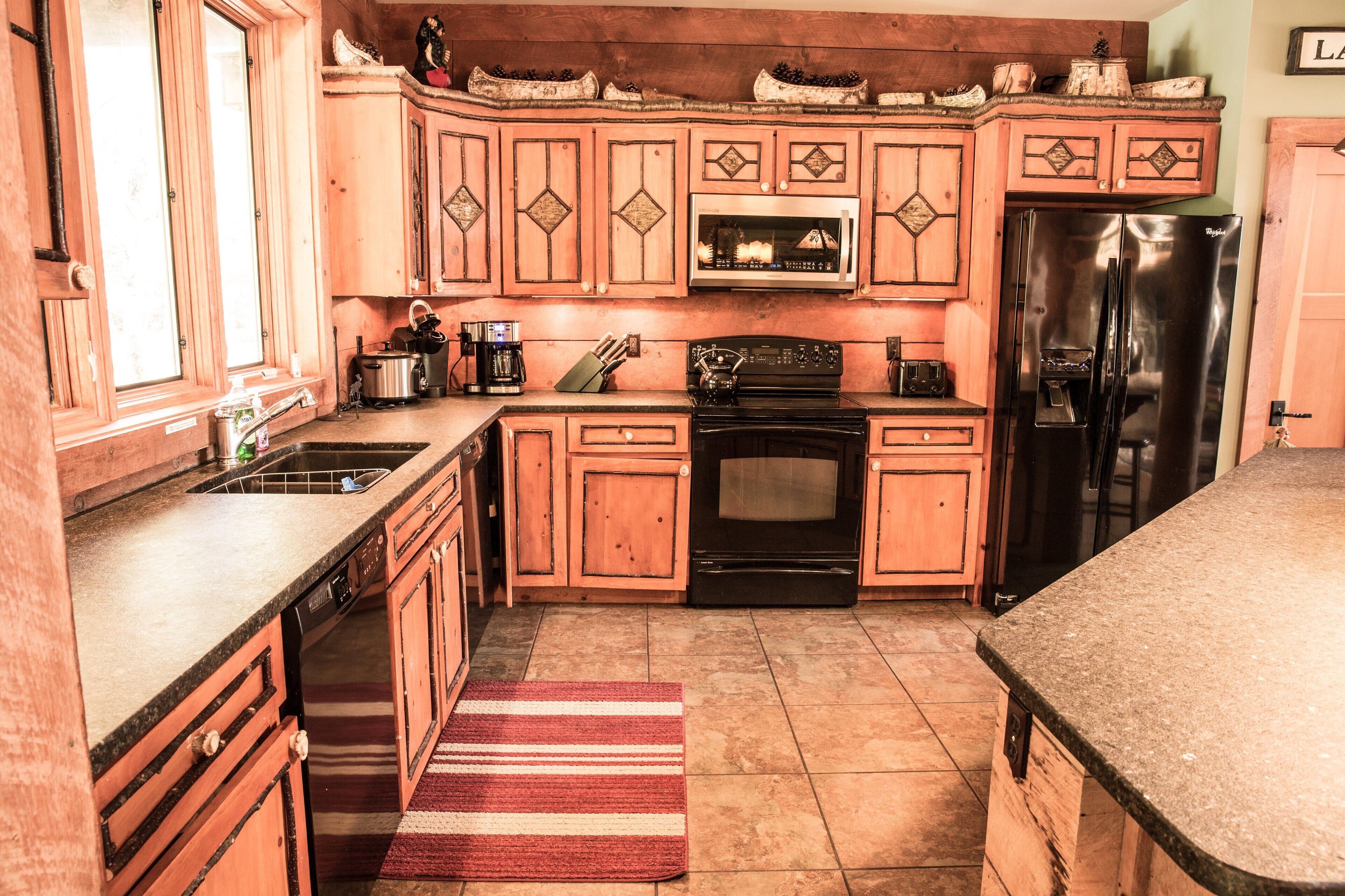 spacious Luxury lodge near ski resort on a private lake 