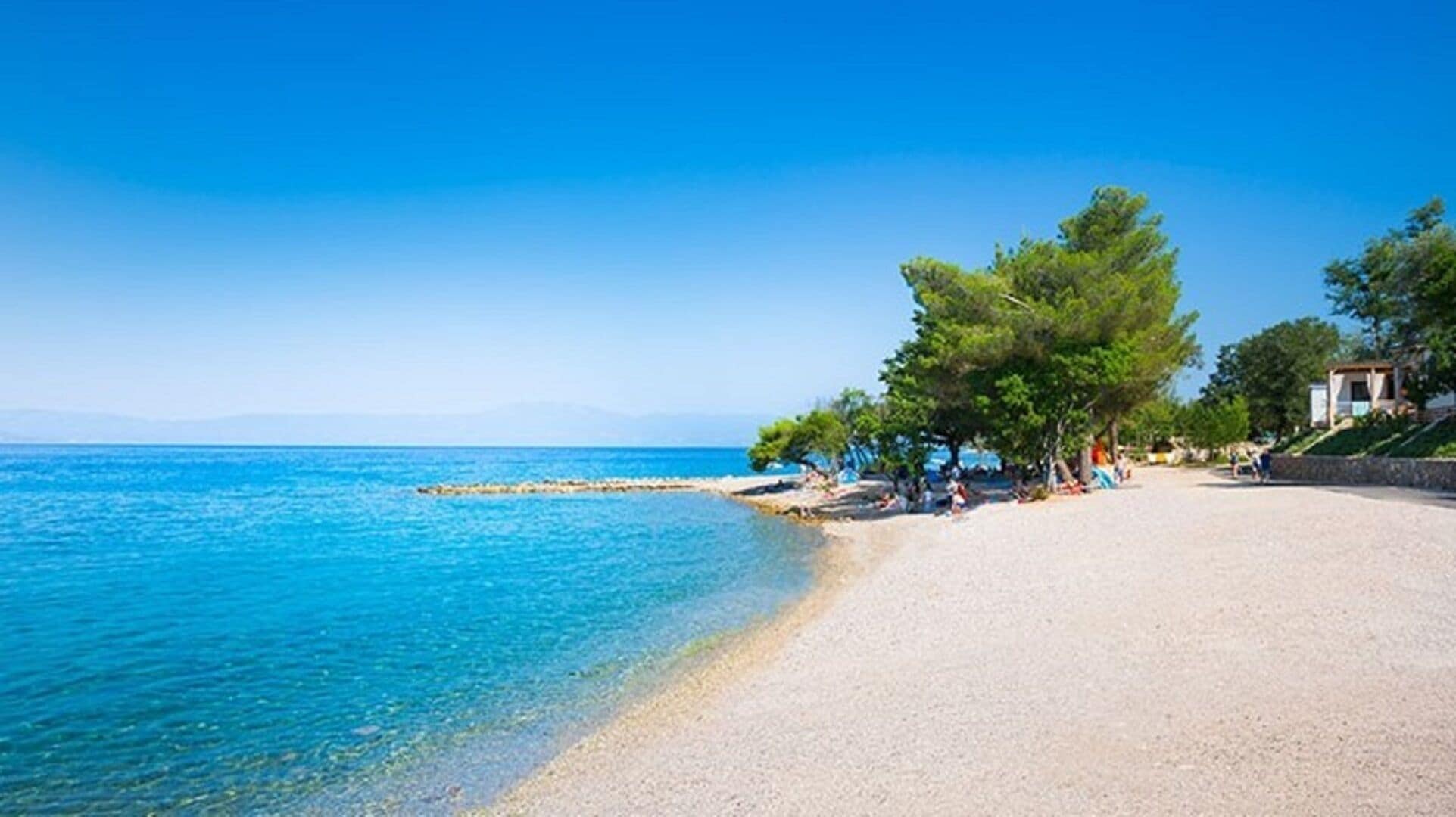 بالقرب من ا لشاطئ