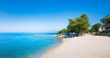 apartments Juros Sveti Vid with pool