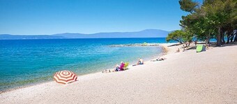 apartments Juros Sveti Vid with pool