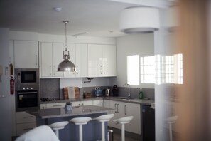 Fridge, microwave, oven, stovetop - LOCATION - LOCATION - LOCATION (Nerja)