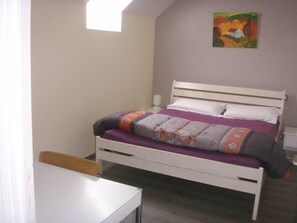 2 habitaciones, tabla de planchar con plancha y cuna de viaje 
