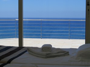 4 chambres, coffres-forts dans les chambres, fer et planche à repasser