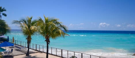 Una playa cerca