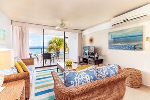 TV, fireplace, DVD player - APPROVED ACCOMMODATION - SEA GLASS - Spacious duplex in St Lawrence Gap (Oistins)