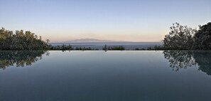 Outdoor pool -  ELEGANT SEASIDE VILLA, INFINITY POOL, STUNNING VIEWS, EASY ACCESS TO 3 BEACHES (Lia, Mykonos)