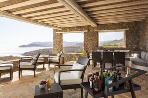Outdoor dining -  ELEGANT SEASIDE VILLA, INFINITY POOL, STUNNING VIEWS, EASY ACCESS TO 3 BEACHES (Lia, Mykonos)