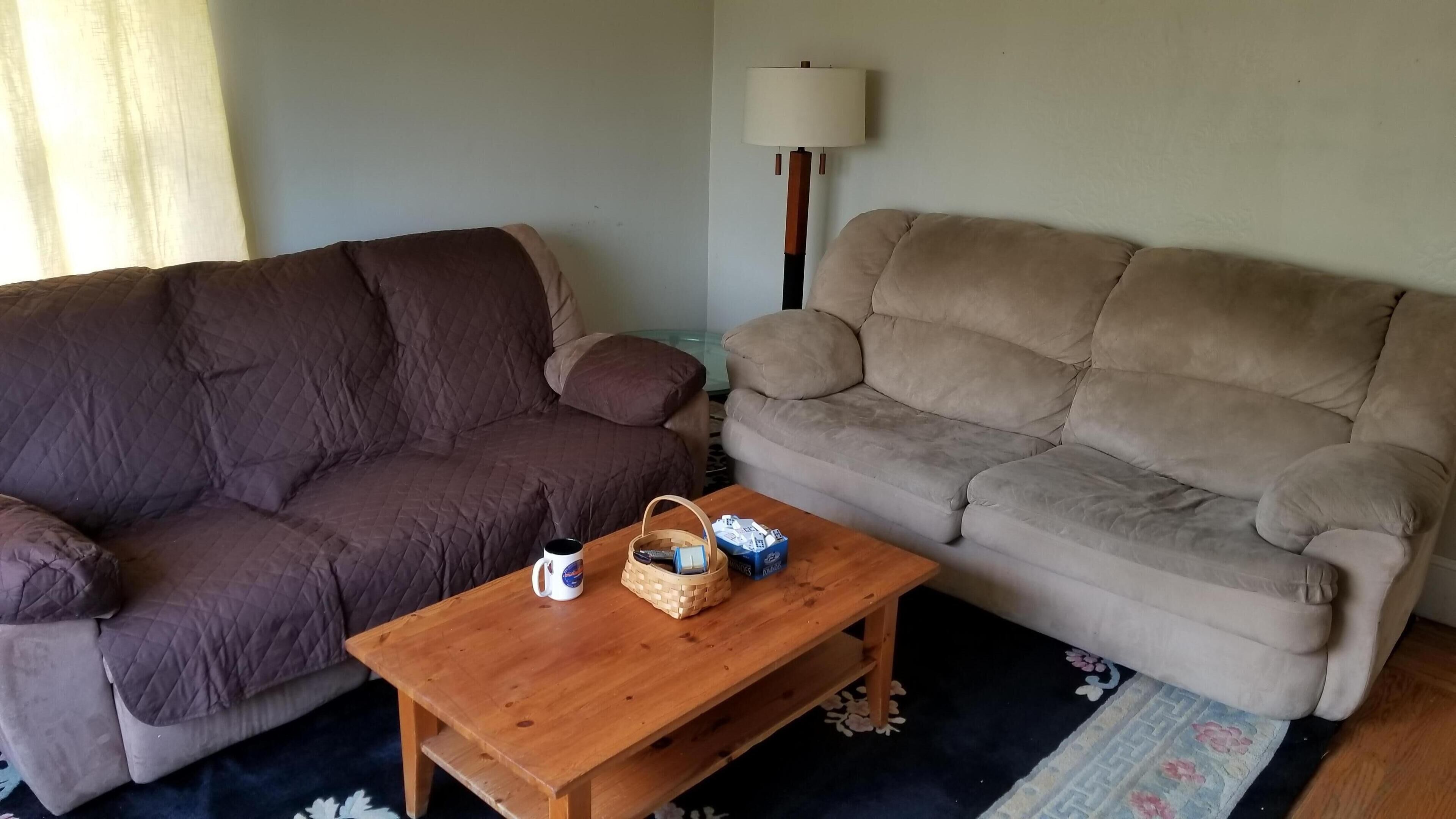 Pet friendly home minutes away from the beach.  Great for friends and family