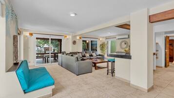 TV, ping pong, stereo