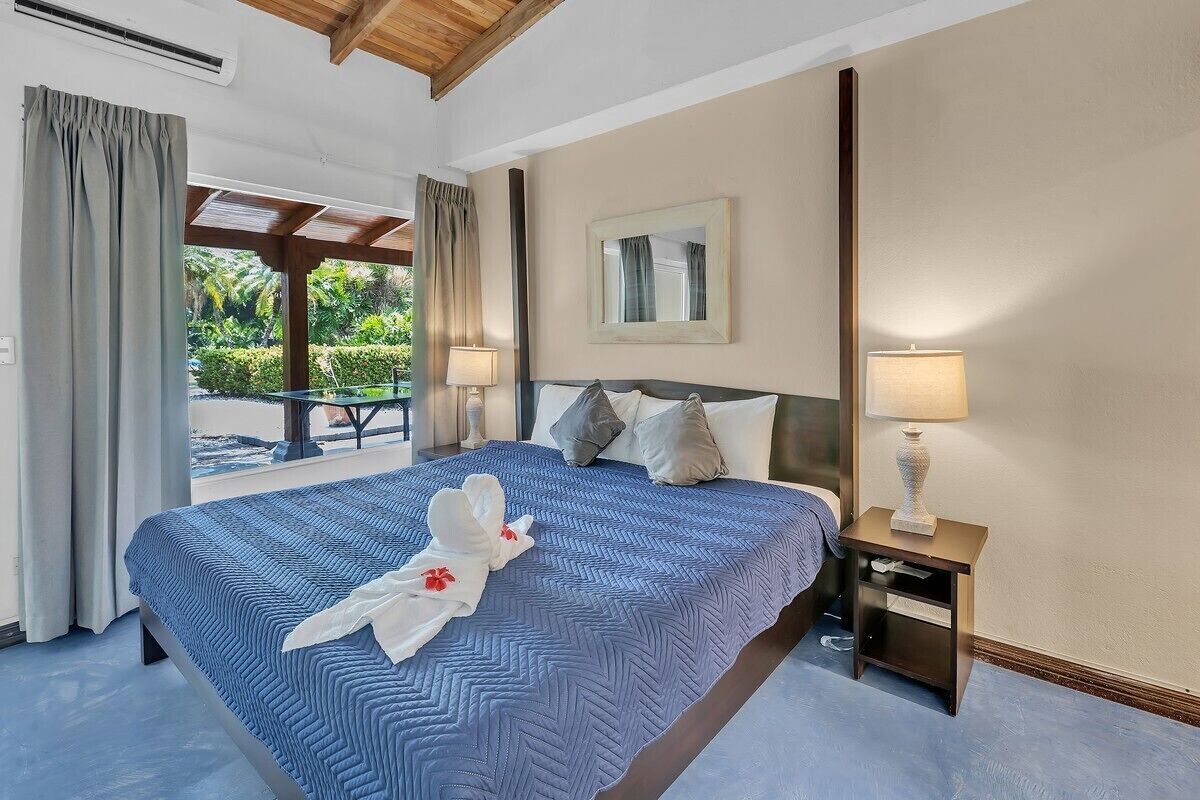 7 bedrooms, in-room safe, iron/ironing board, free WiFi