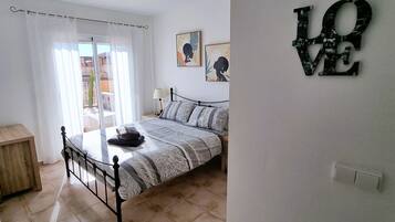 2 slaapkamers, een kluis op de kamer, een strijkplank/strijkijzer