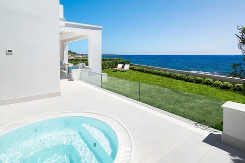 Design sea front villa with mini pool - DiCasaInSicilia