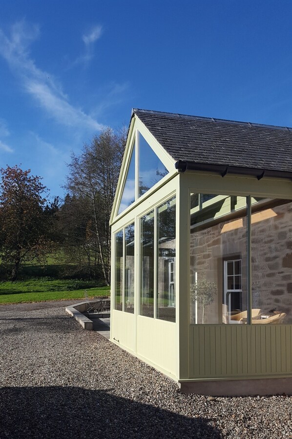 المنشأة من الخارج