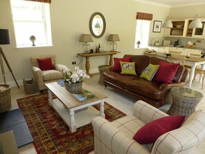 TV, fireplace, DVD player, books - Award Winning Ideal Rural Escape in Earn Valley 5 min from Perth (Perth)