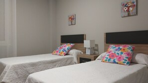 3 bedrooms, desk, soundproofing, iron/ironing board