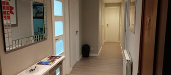 FULL CENTER REFURBISHED 6 SEATS WIFI. 3 MINUTES FROM LAUREL STREET WALKING