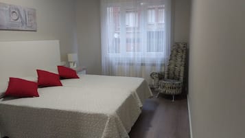 3 bedrooms, desk, soundproofing, iron/ironing board