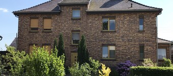 Appartement dans une maison spacieuse avec cour et jardin