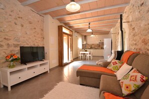 Televisión y chimenea 