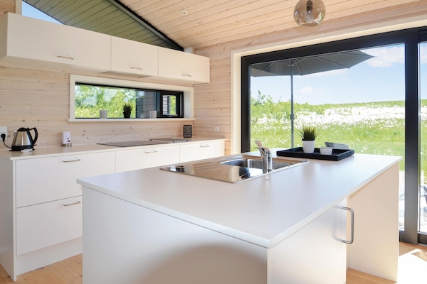 Een koelkast, een kookplaat, een vaatwasser