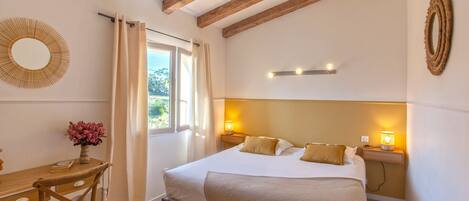 2 bedrooms, iron/ironing board, travel cot, WiFi