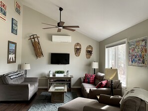 Smart-TV, DVD-spiller og bordtennis