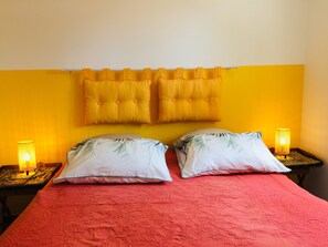 2 chambres, bureau, chambres insonorisées, fer et planche à repasser