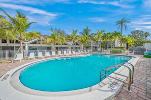 Luokittelematon kuva, 4 kautta 43, painike