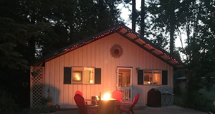 Cute country cabin. Close to lake and easy freeway access. Close to Spokane/CDA