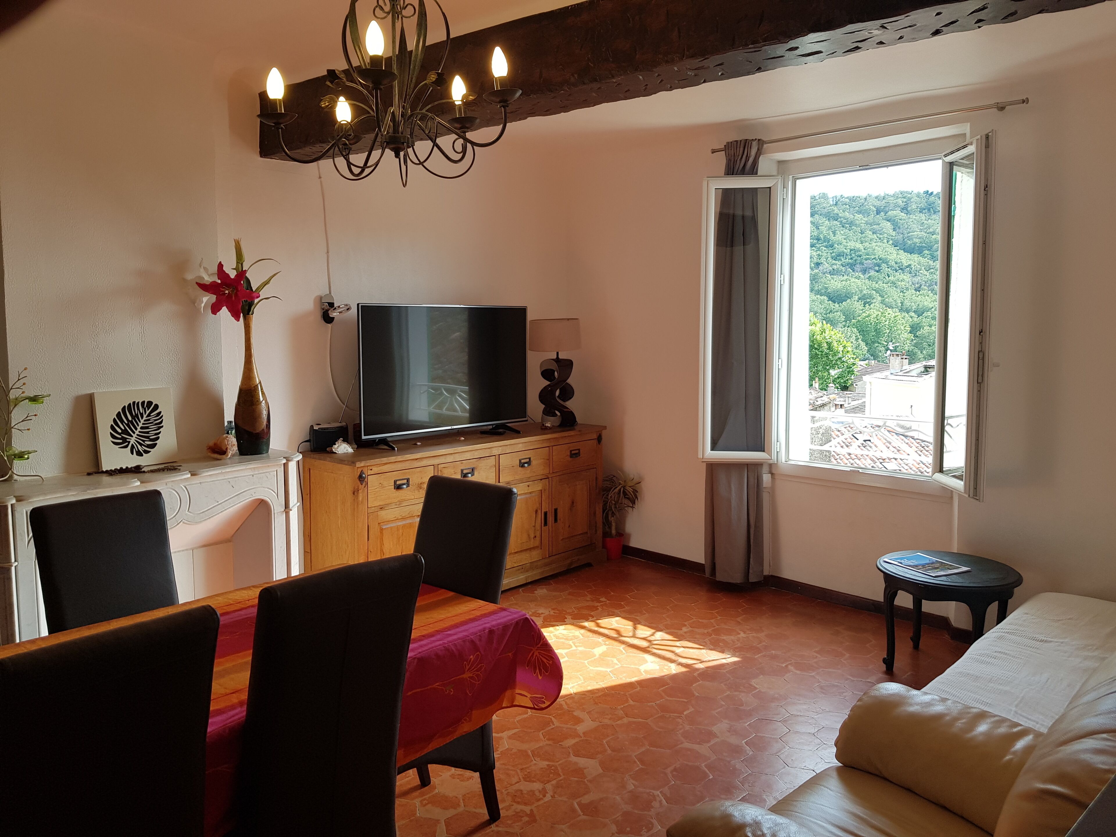 TV, fireplace, DVD player