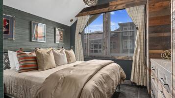 3 slaapkamers, een strijkplank/strijkijzer, gratis wifi, beddengoed