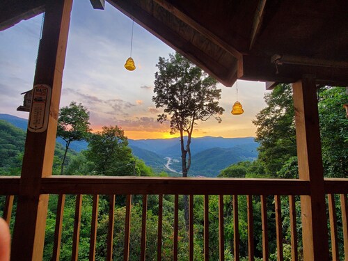 Buck Horn Lodge Private Residence at 3800' w/ sunset views of Maggie Valley, NC 