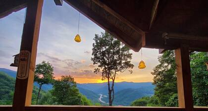 Buck Horn Lodge Private Residence at 3800' w/ sunset views of Maggie Valley, NC