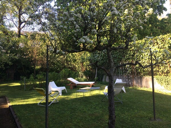 Property grounds - quiet house with garden near downtown and Lake Geneva (Thonon-les-Bains)