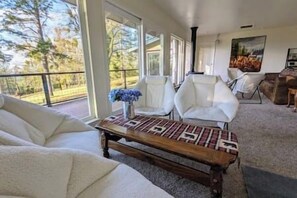 TV, fireplace - Kirkwood Ski, Wineries, Caves, Family friendly, near Gold Country (Volcano)