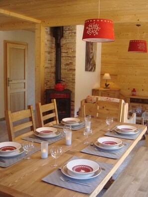 Dining - Chalet 2 to 6 people, accep animals, Wifi, 10 minutes from Gerardmer and La Bresse (Le Valtin)