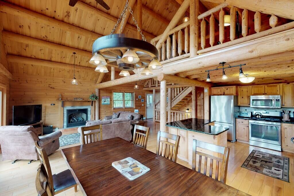Grand Pines Lodge , Ultimate Log Luxury, Stunning Views, Hot Tub & Sauna, EV/RV Charger, 3D Tour