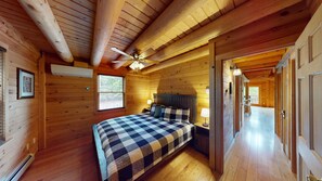 4 bedrooms, desk, free WiFi, bed sheets