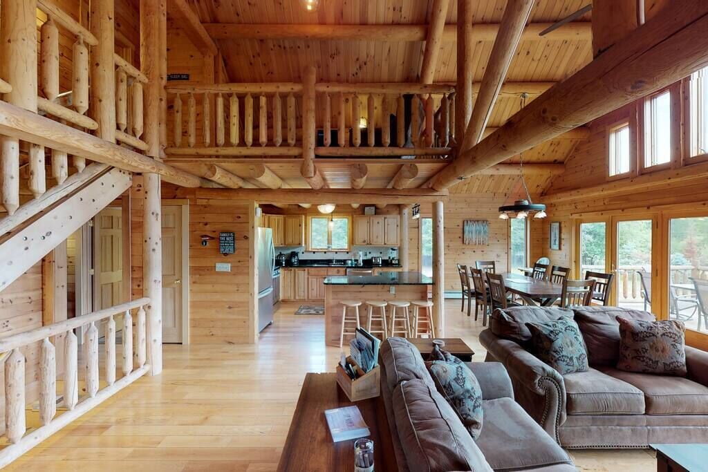 Grand Pines Lodge , Ultimate Log Luxury, Stunning Views, Hot Tub & Sauna, EV/RV Charger, 3D Tour