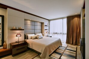 1 Schlafzimmer, Zimmersafe, Schreibtisch, Bügeleisen/Bügelbrett