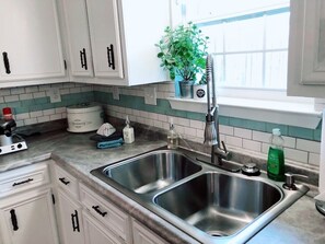 Fridge, microwave, oven, stovetop - THE HAVEN @ CHAPEL RIDGE #2 in Waco for Exceptional Reviews! Ranked #7 in all TX (Waco)