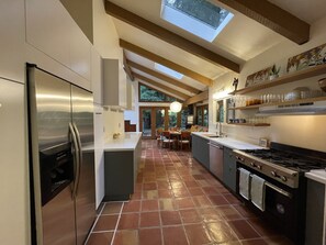 Fridge, microwave, oven, stovetop - Nestled in the Redwoods, Easy Walk Downtown, Close to SF and Wine Country (Mill Valley)