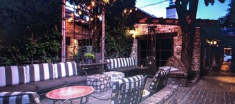 Nestled in the Redwoods, Easy Walk Downtown, Close to SF and Wine Country