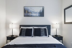 7 bedrooms, WiFi, bed sheets, wheelchair access - Sleeps 18, Hot Tub, Pickle Ball, Game Room, Beach, Pool, 10 min to Skiing (Albrightsville)
