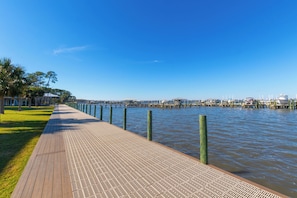 Marina - Private Boat Slip, 1 mile from Public Beach, Close to restaurants  (Orange Beach)